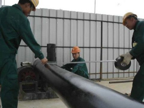 聚乙烯防腐胶带施工缠绕前如何进行喷砂除锈